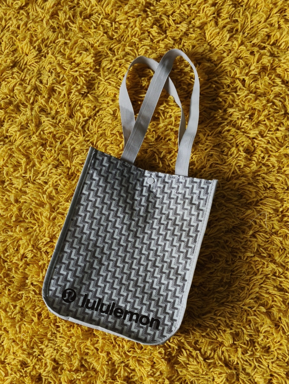 lululemon athletica Gray Chevron Pattern Tote with Light Gray Straps